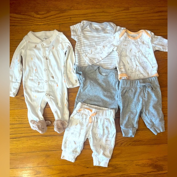 Lot of Gender Neutral Newborn Baby Clothes - Picture 1 of 6